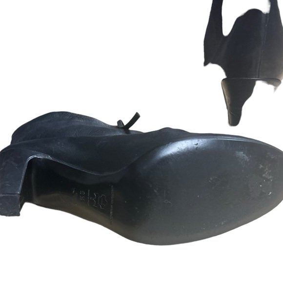 Sigerson Morrison high flap heel point toe booty in black leather size 9.5 - Picture 6 of 7